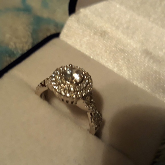 Ring - Picture 3 of 3